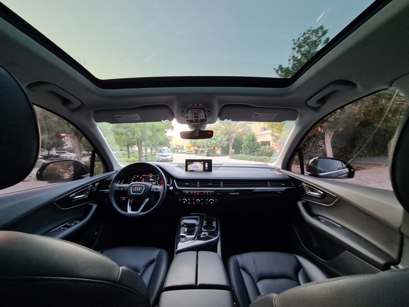 Siyah Audi Q7 2019